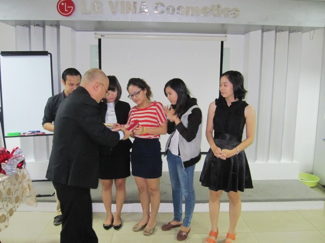 LG-VINA chúng ta là một gia đình (ngày 21-11-2012)